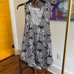 Askari Black and White Racerback Style Blouse Sleeveless Size L